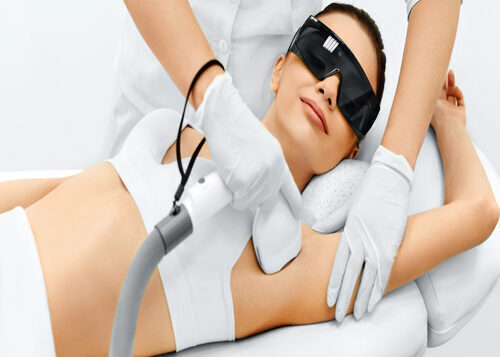 Professionelle Laser Haarentfernung bei Face & Body Ästhetik in Dielsdorf bei Zürich für langanhaltend glatte Haut.