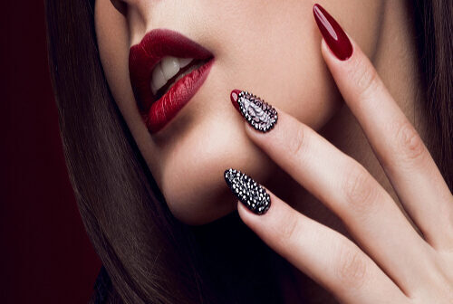 Professionelles Nageldesign bei Face & Body Ästhetik in Dielsdorf bei Zürich mit Gel-, Acryl- und Polygel-Nagelmodellage.