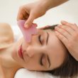 Professioneller Gua Sha Face Lymphdrainage Kurs inkl. Zertifikat. Lernen Sie Gesichtsmassage, Hautwissen und Praxis am Modell. Jetzt Platz sichern